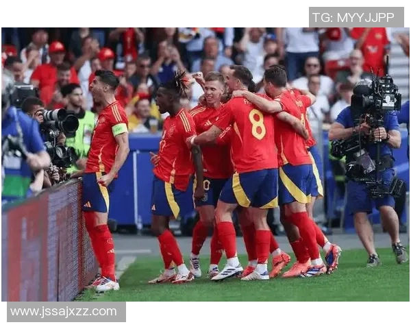 西班牙人主场迎战巴萨双方争夺荣誉与尊严的激烈对决 西班牙人主场迎战巴萨双方争夺荣誉与尊严的激烈对决